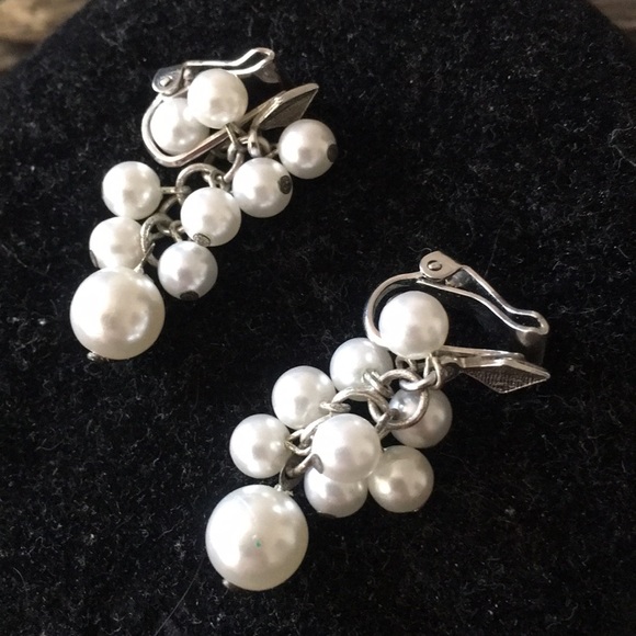Vintage Lewis Segal faux pearl clipon earrings - Picture 2 of 3